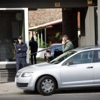 U dvorištu stambene zgrade u Osijeku pronađena mrtva osoba