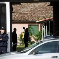 U dvorištu stambene zgrade u Osijeku pronađena mrtva osoba