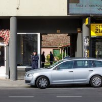 U dvorištu stambene zgrade u Osijeku pronađena mrtva osoba