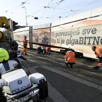 Tramvaj iskočio iz tračnica na križanju Držićeve i Vukovarske