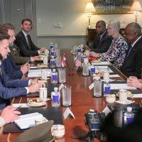 Mario Banožić i Lloyd Austin