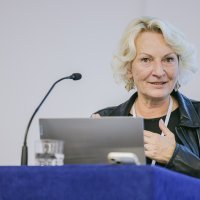 Karin Sernec na predavanju 'Imaju li i muškarci poremećaje hranjenja?'