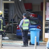 Zagreb: Autom uletio u trgovinu, dvoje ozlijeđenih