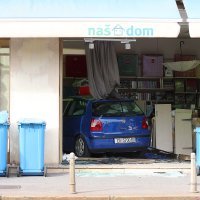 Zagreb: Autom uletio u trgovinu, dvoje ozlijeđenih