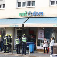 Zagreb: Autom uletio u trgovinu, dvoje ozlijeđenih