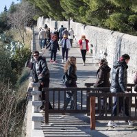 Prekrasan zimski dan privukao šetače na Marjan 03