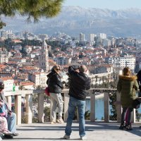 Prekrasan zimski dan privukao šetače na Marjan 06