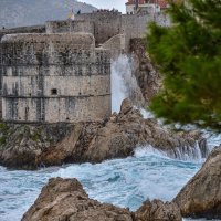 Dubrovačke zidine pod vodom