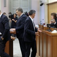 Oporba ometa Plenkovića u Saboru