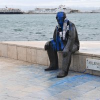 Bojom zaliven spomenik Miljenku Smoji