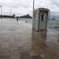 Rijeka: Jako jugo i kiša poplavilo ulice oko tržnice i rivu
