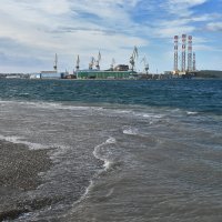 Jako jugo i uzburkano more podiglo je visoki plimni val na rivi