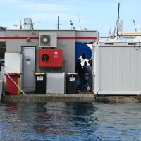 Jako jugo i uzburkano more podiglo je visoki plimni val na rivi