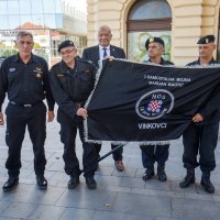 Ivan Penava na otvorenju spomen-ploče "Harrisonovo cvijeće"