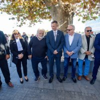 Ivan Penava na otvorenju spomen-ploče "Harrisonovo cvijeće"