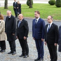 Članovi Vlade položili vijenac na Zidu boli