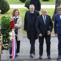 Članovi Vlade položili vijenac na Zidu boli