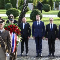 Članovi Vlade položili vijenac na Zidu boli