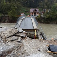 Škofja Loka: Zbog poplava oštećen most na Sori u selu Suha
