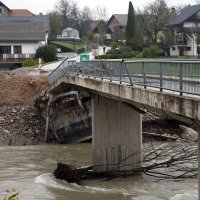 Škofja Loka: Zbog poplava oštećen most na Sori u selu Suha
