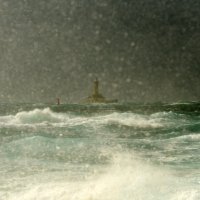 Svjetionik Perar na Premanturi okovan velikim valovima