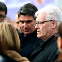 Odlazak državnog vrha nakon blokade u Koloni sjećanja 2013.