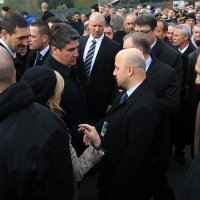 Odlazak državnog vrha nakon blokade u Koloni sjećanja 2013.