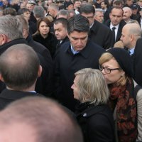 Odlazak državnog vrha nakon blokade u Koloni sjećanja 2013.