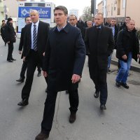 Odlazak državnog vrha nakon blokade u Koloni sjećanja 2013.