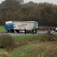 U sudaru kamiona i automobila na obilaznici smrtno stradala jedna osoba