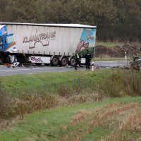 U sudaru kamiona i automobila na obilaznici smrtno stradala jedna osoba