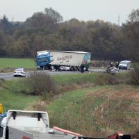 U sudaru kamiona i automobila na obilaznici smrtno stradala jedna osoba
