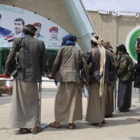 Hutiji u Jemenu gaze izraelsku i američku zastavu