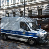 Privođenje osobe osumnjičene za ubojstvo u Prečkom