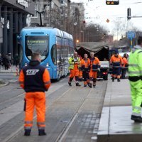 Automobilom uništio cijelu tramvajsku stanicu u Branimirovoj ulici