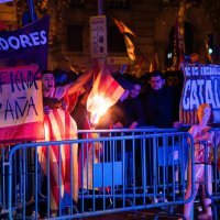 Prosvjedi desnice ispred sjedišta Sanchezove Socijalističke-radničke stranke