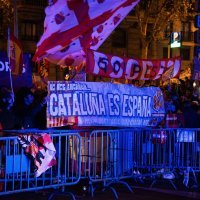 Prosvjedi desnice ispred sjedišta Sanchezove Socijalističke-radničke stranke