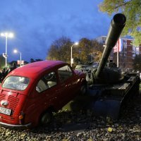 Osijek: Motoristi stigli kod crvenog Fiće gdje su zapalili svijeće za Vukovar