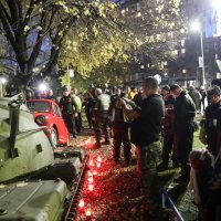 Osijek: Motoristi stigli kod crvenog Fiće gdje su zapalili svijeće za Vukovar