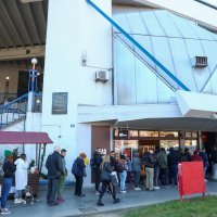Red ispred trgovine Konzuma na zagrebačkom Autobusnom kolodvoru