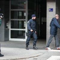 Pretres ispred javne garaže na Kvaternikovom trgu