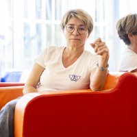 Dijana Aničić s djecom u prostorijama udruge Anđeli