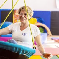 Dijana Aničić s djecom u prostorijama udruge Anđeli