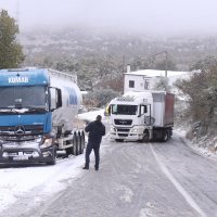 Klis: Policija regulira otežani promet zbog snijega, bure i poledice