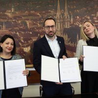 Tomislav Tomašević i Regina M. Castillo iz UNICEF-a potpisali sporazum o poticajnom okruženju u školama