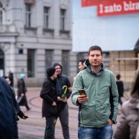 Ivan Pernar snimao okupljene na Trgu koji prosvjeduju protiv molitelja
