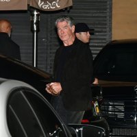 Pierce Brosnan i Keely Shaye Smith