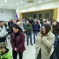 Mirno okupljanje građana u prostorijama DVD Jakuševec nakon novog odrona na odlagalištu otpada