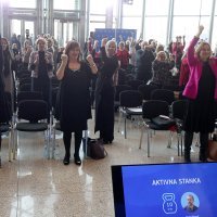 Mario Mlinarić i Dubravka Šuica u aktivnoj stanci na konferenciji o demografiji