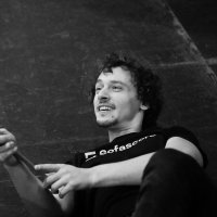 Pustolov pred vratima